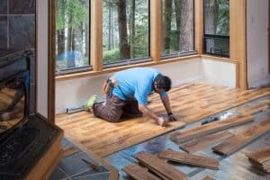 עלות הזמנת מתקין - כמה עולה להזמין מתקין מקצועי לאריחי דק