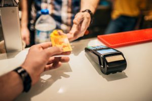 משקיעים במסוף - טיפים לשיפור חווית הלקוח עם מסוף סליקת אשראי מתקדם